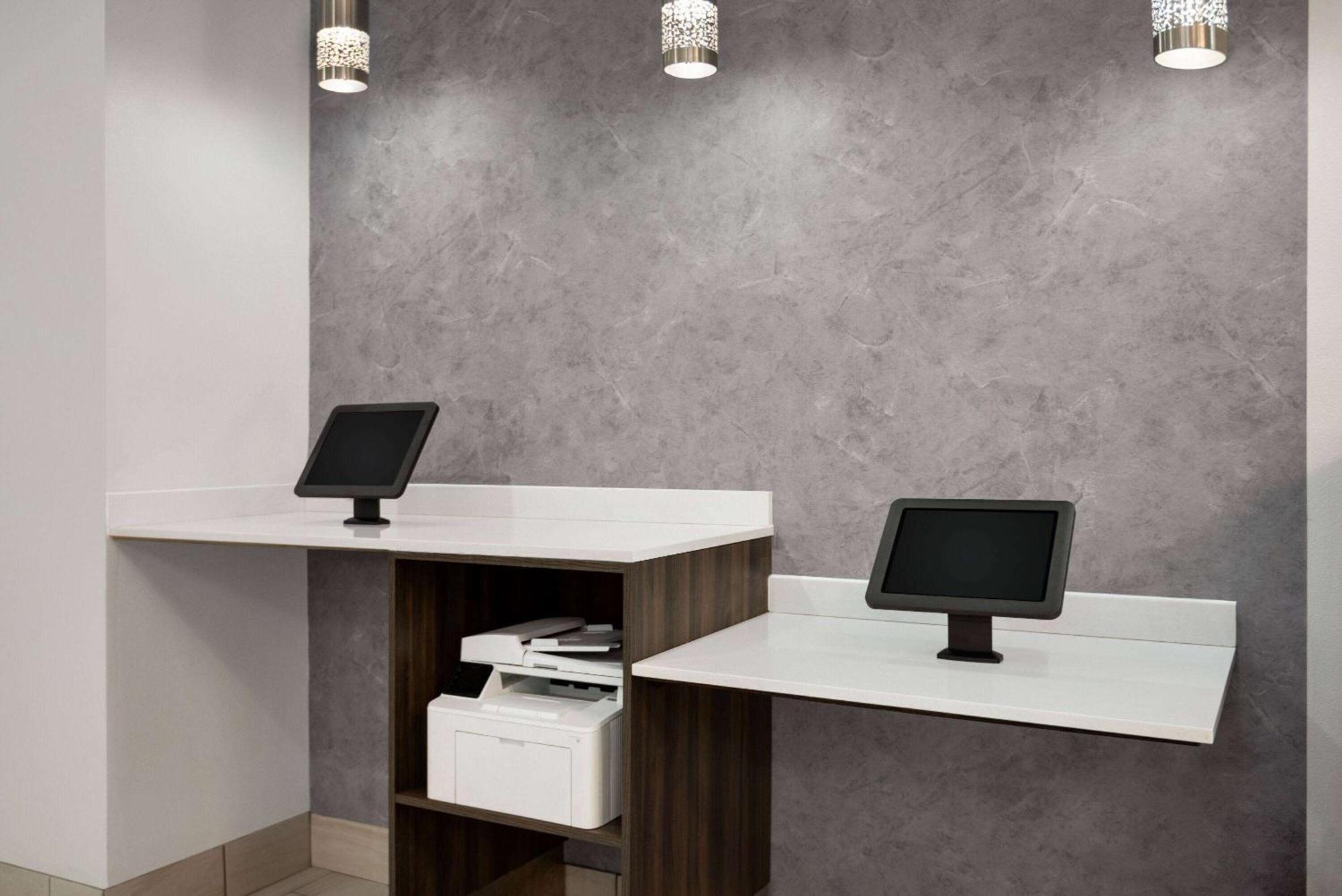 La Quinta By Wyndham Gonzales La Hotel Ngoại thất bức ảnh