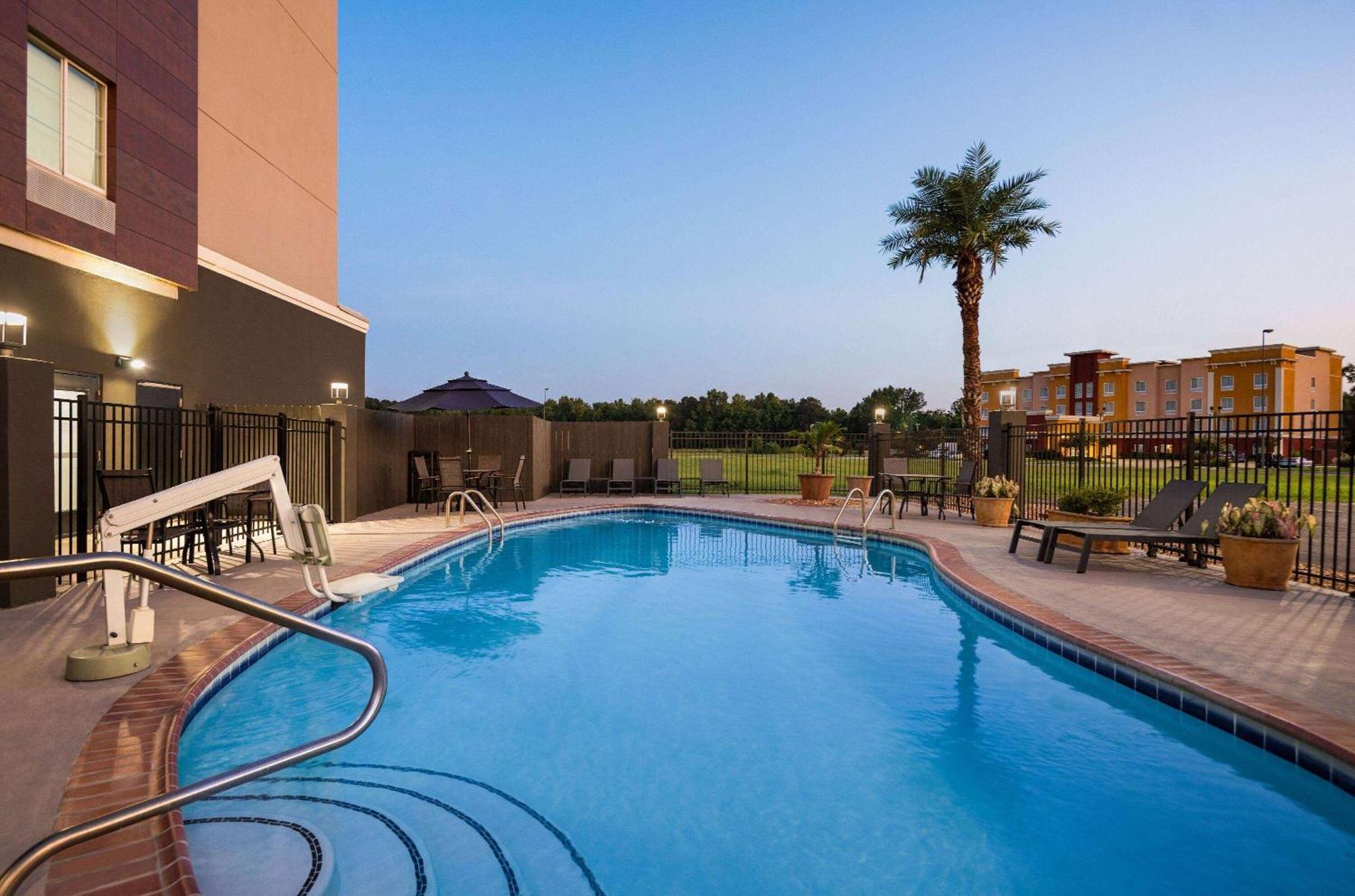 La Quinta By Wyndham Gonzales La Hotel Ngoại thất bức ảnh